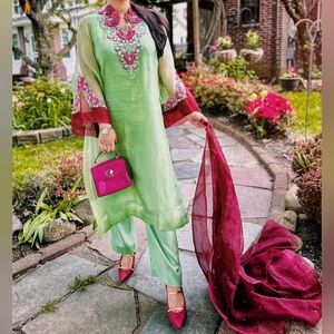Embellished Muslin 3 Piece Kameez